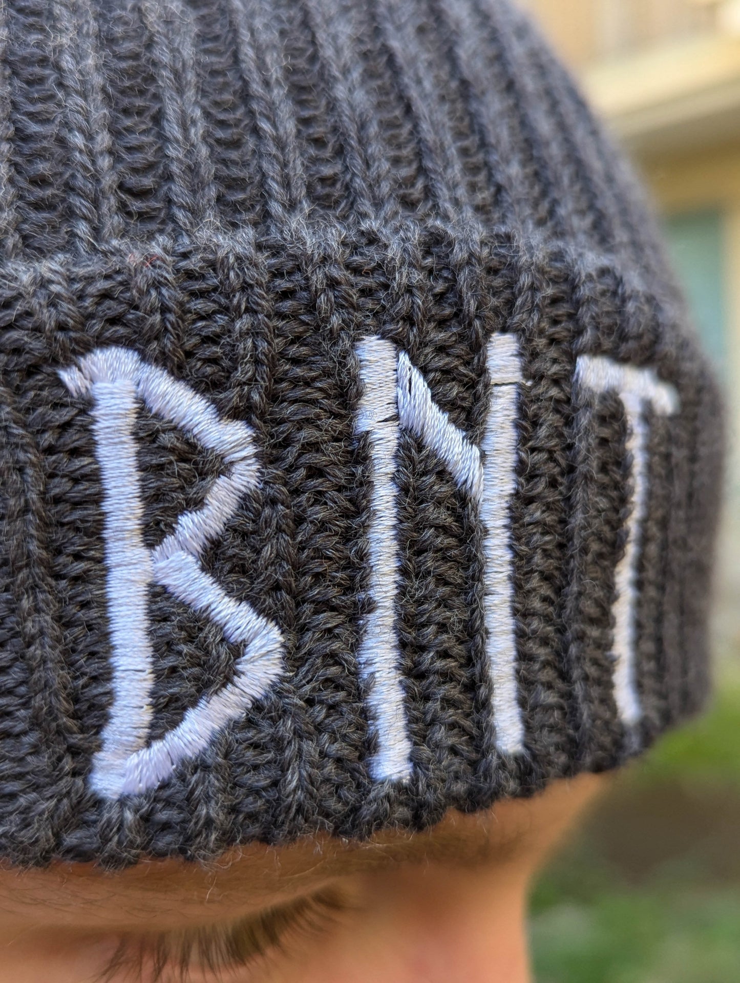 Bonnet en laine mérinos BRODÉ - BNT